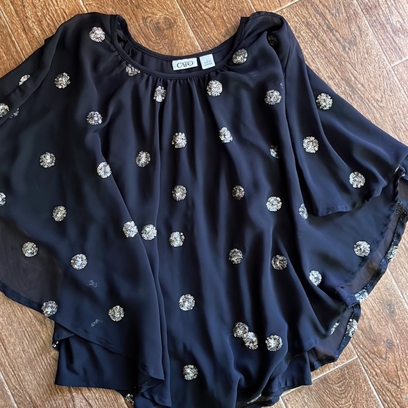 Ladie’s Top - Picture 4 of 4